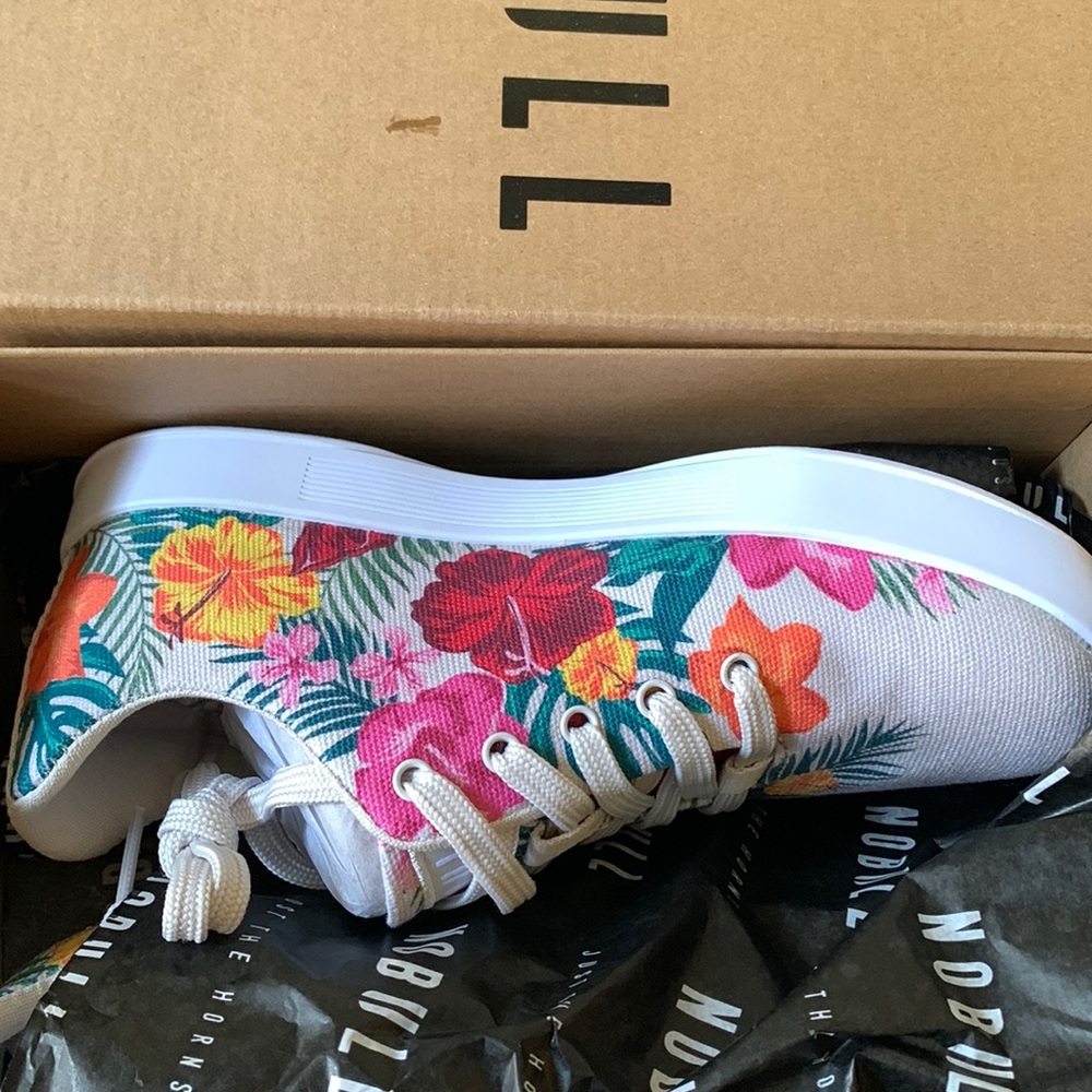 NO BULL Canvas Trainer, Size 5